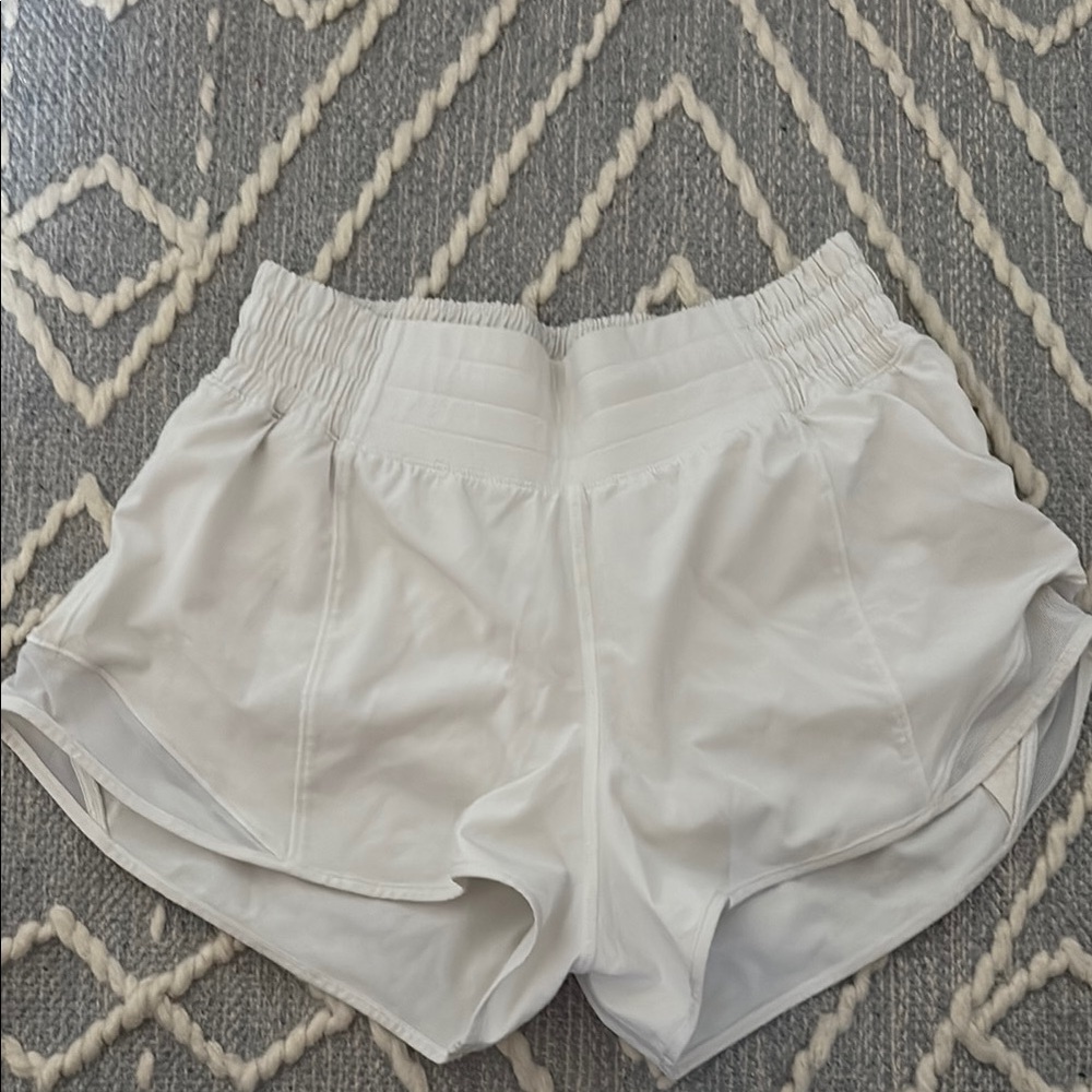Lululemon high rise 2.5” Hotty hots